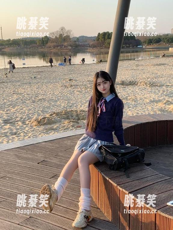观看17吃瓜官网，不求洞察，只想随意品味一下热闹