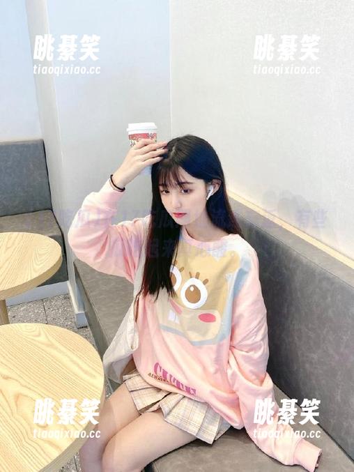在17吃瓜网址流连忘返，有些瓜吃起来真心酸。