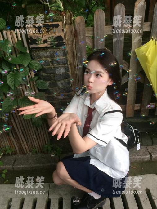 手机捧着51吃瓜网首页，在线观看的时刻，你是不是也多了点期待？