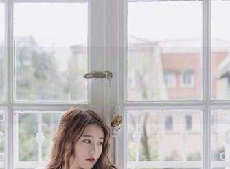 51吃瓜网苹果版：今天的瓜有点甜，让人忍不住想咬一口。