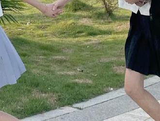 51吃瓜群众网页，时不时就会被某些瓜吸引，难以自拔，哦，我这沉迷简直了！
