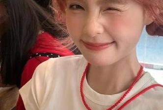“hl02”发布：今天的绯闻就像我喝的咖啡，浓烈又提神！