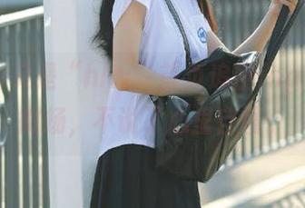 又是“hlw”首页追剧ing，嘴角微扬，不说了心里自懂。