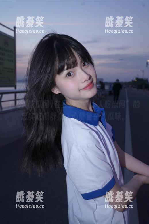 在线成为“人人吃瓜网”的忠实吃瓜群众，心情复杂如瓜味。