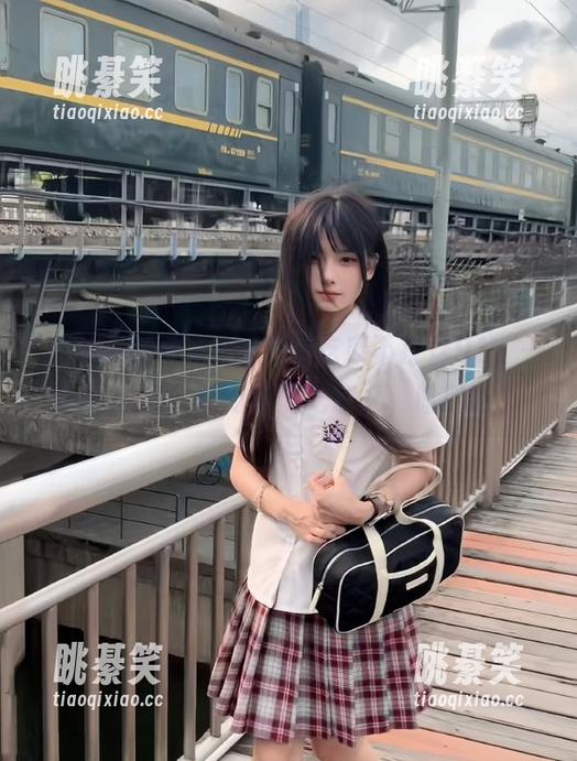一边下载吃瓜不打烊91，一边想：这个瓜到底能吃多久，哈哈哈！