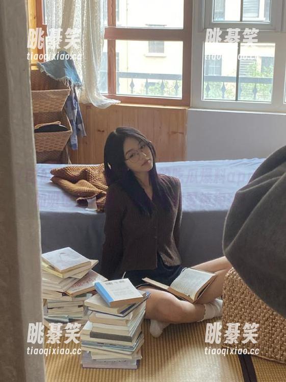 厉害了，我的吃瓜爆料app，加班也要追踪，瓜肚子都要被掏空！