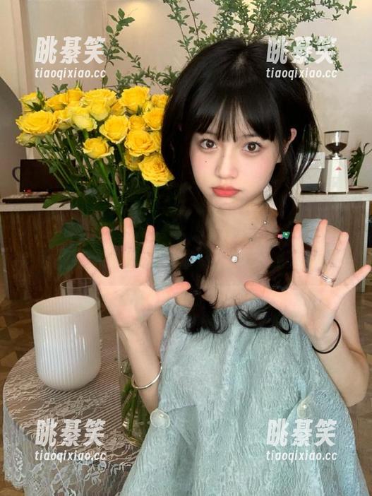 登录后在吃瓜网的世界，下载的速度跟这个瓜的重量成正比，让人心痒