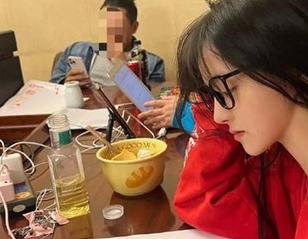 在吃瓜网的链接里，朝阳的阳光把所有邂逅都照得透亮！