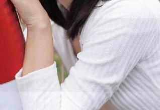 听说登录国内吃瓜能看到超火网红的视频，我还想说，你们都被洗脑了吗？