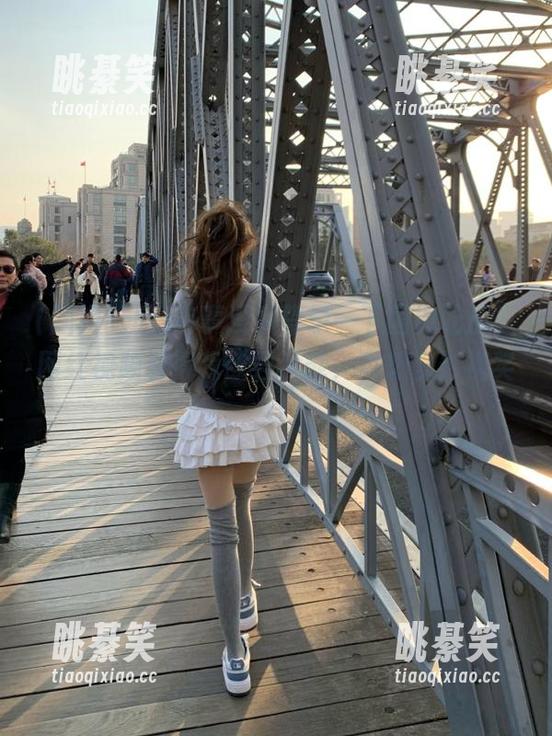 有事没事登录一下国内吃瓜，网红视频看得我欲罢不能，真想拿影视奖！