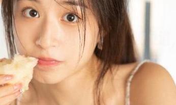 “国内吃瓜”视频频道，今天的热点瓜是…这月亮真好看。