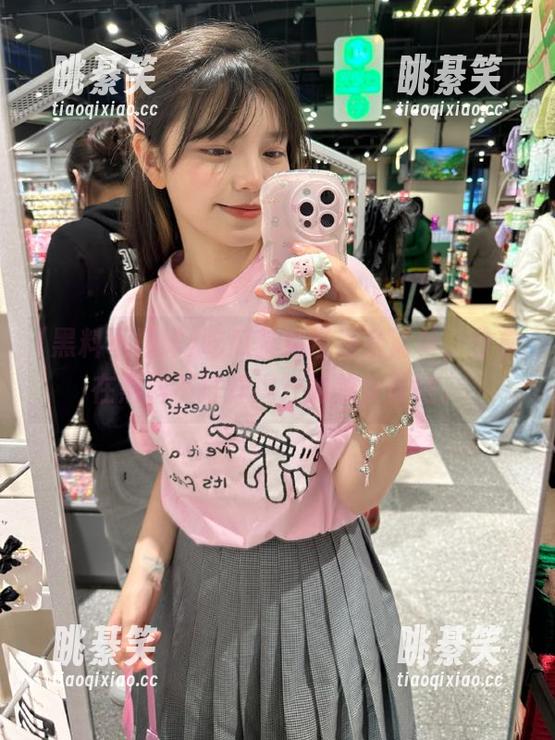 吃瓜其实没那么简单，分享在黑料不打烊揭开的美女罩袍。