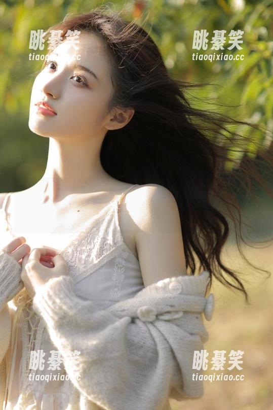 黑料网app：在线吃瓜，永远保持‘及时’状态，甚至比闪电还快！